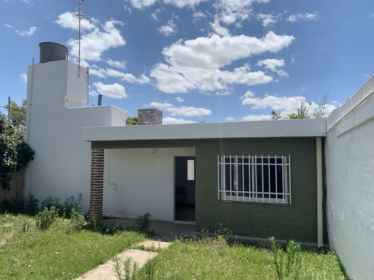 CASA 2 DORM - COCHERA - PATIO + LOCAL COMERCIAL - VENTA - EXCELENTE UBICACION