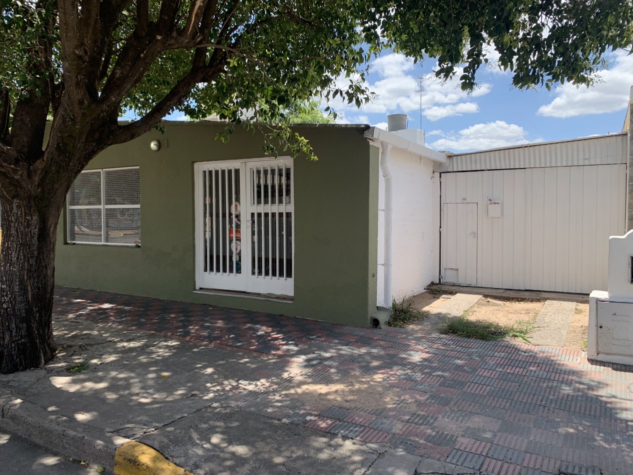 CASA 2 DORM - COCHERA - PATIO + LOCAL COMERCIAL - VENTA - EXCELENTE UBICACION