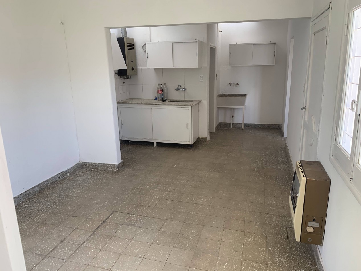 CASA 2 DORM - COCHERA - PATIO + LOCAL COMERCIAL - VENTA - EXCELENTE UBICACION