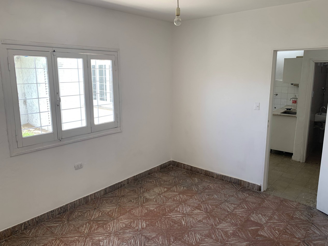 CASA 2 DORM - COCHERA - PATIO + LOCAL COMERCIAL - VENTA - EXCELENTE UBICACION