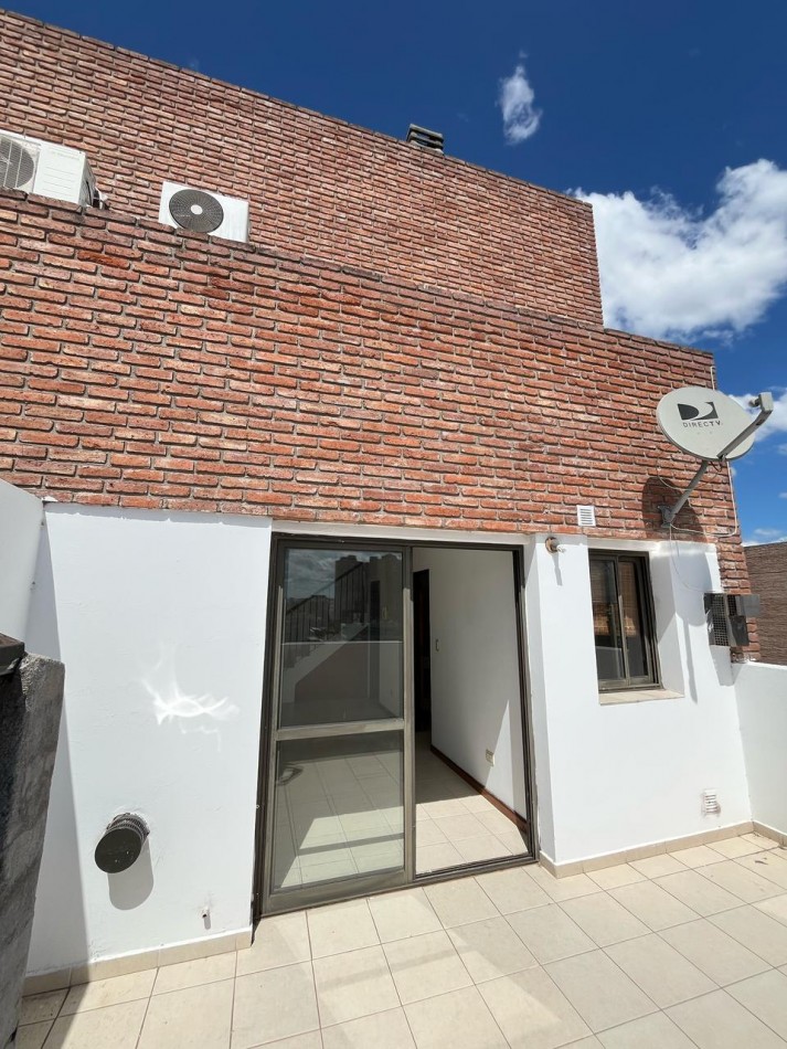 DEPARTAMENTO DUPLEX CENTRO - 1 DORM - 2 BAÑOS - TERRAZA CON ASADOR - APTO CREDITO