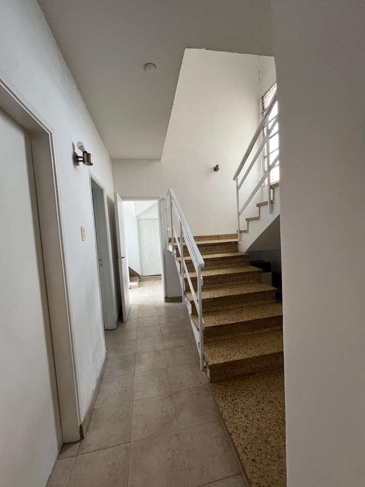 CASA AMPLIA B° COFICO - 4 DORMITORIOS - 2 BAÑOS - COCHERA - EN VENTA