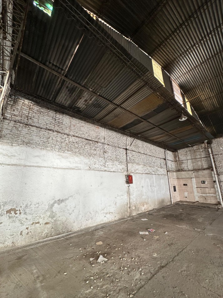 OPORTUNIDAD LOTE / GALPON EN VENTA B° ALBERDI - COCHERA O DESARROLLO INMOBILIARIO