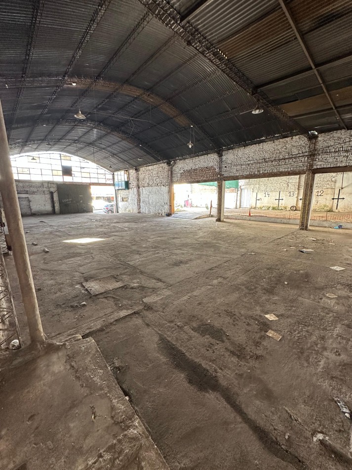 OPORTUNIDAD LOTE / GALPON EN VENTA B° ALBERDI - COCHERA O DESARROLLO INMOBILIARIO