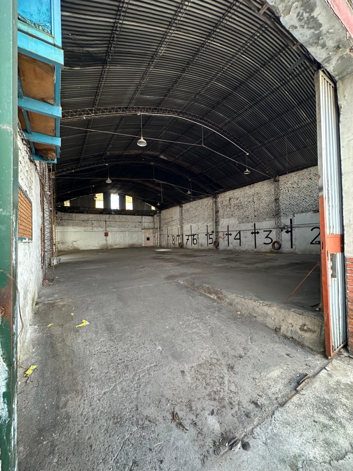 OPORTUNIDAD LOTE / GALPON EN VENTA B° ALBERDI - COCHERA O DESARROLLO INMOBILIARIO
