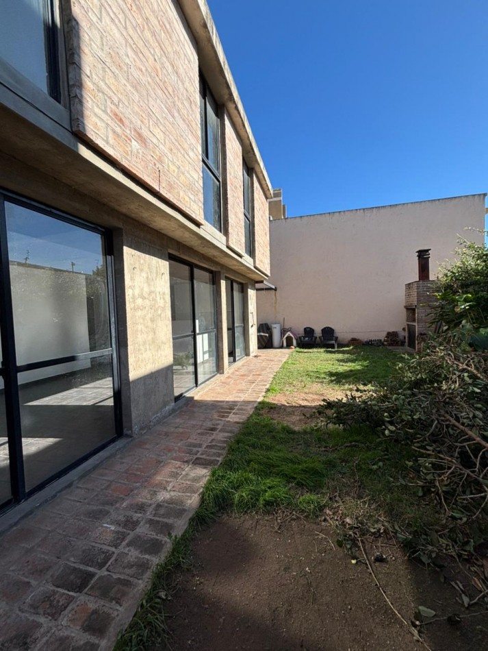 ESPECTACULAR DUPLEX BARRIO CERRADO LA CATALINA - 3 DORMITORIOS - 2 BAÑOS - APTO CREDITO