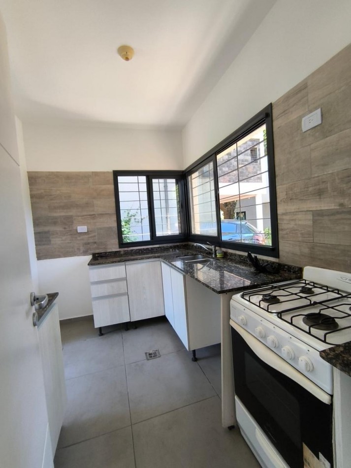 HERMOSA CASA EN HOUSING B° VILLA SAN ALFONSO - VILLA ALLENDE - 3 DORMITORIOS