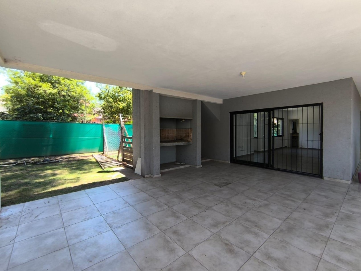 HERMOSA CASA EN HOUSING B° VILLA SAN ALFONSO - VILLA ALLENDE - 3 DORMITORIOS