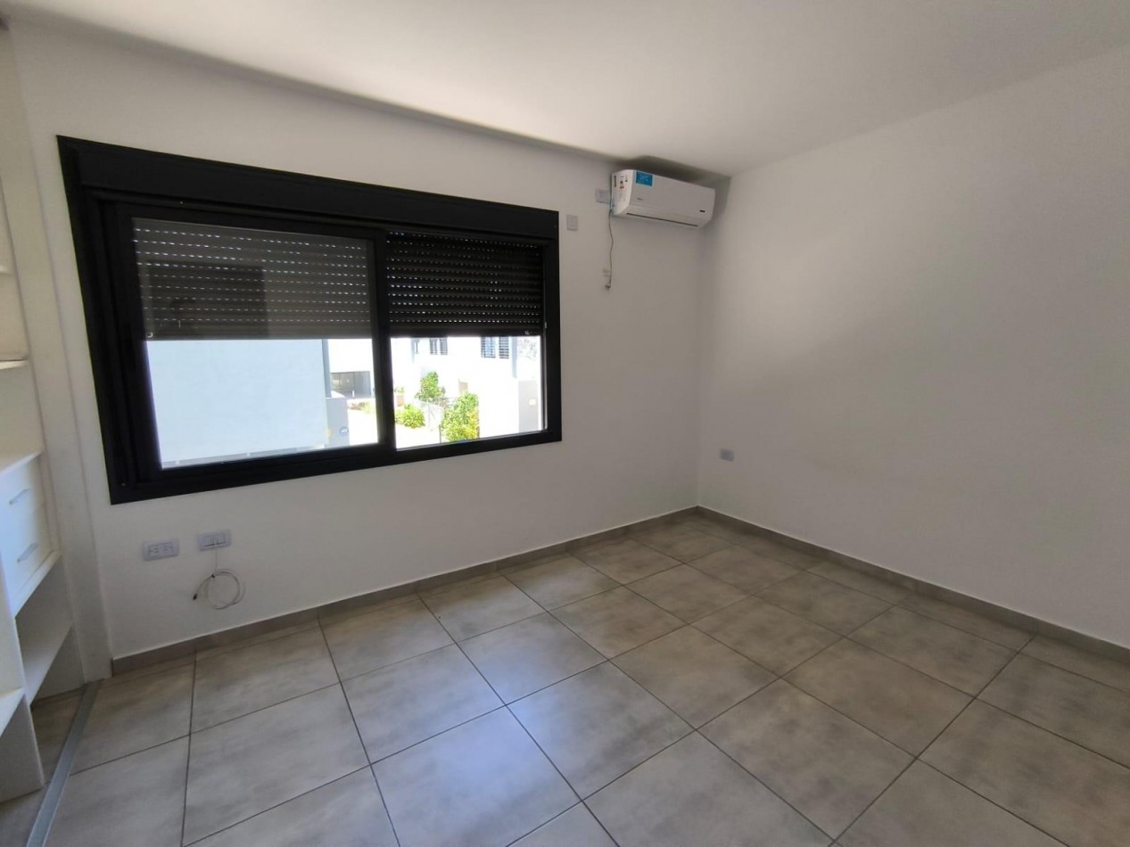 HERMOSA CASA EN HOUSING B° VILLA SAN ALFONSO - VILLA ALLENDE - 3 DORMITORIOS