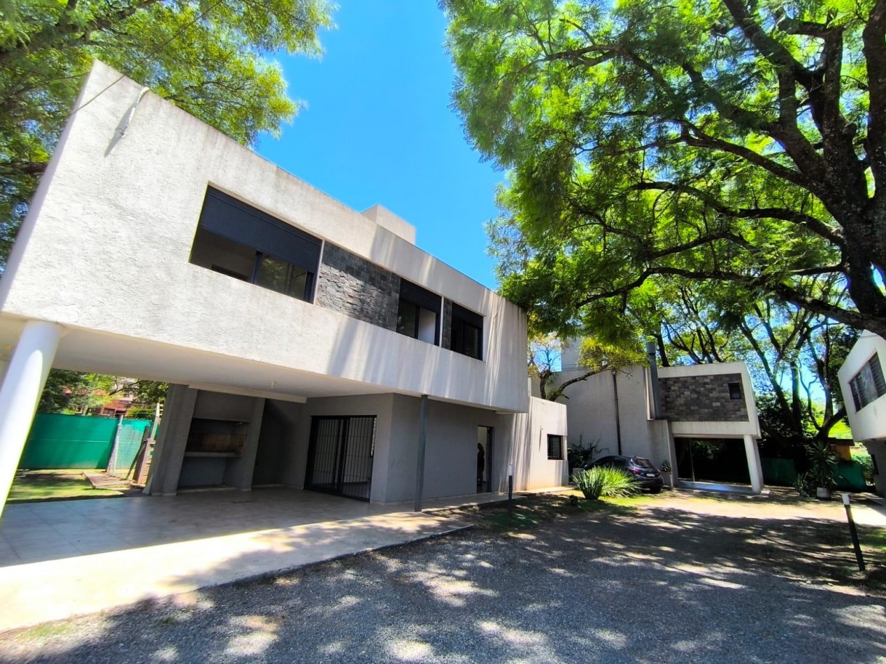 HERMOSA CASA EN HOUSING B° VILLA SAN ALFONSO - VILLA ALLENDE - 3 DORMITORIOS