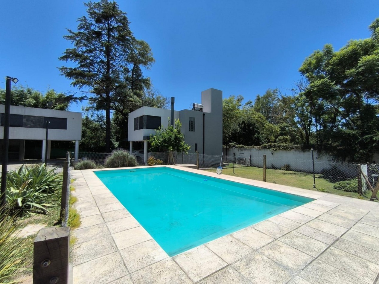 HERMOSA CASA EN HOUSING B° VILLA SAN ALFONSO - VILLA ALLENDE - 3 DORMITORIOS