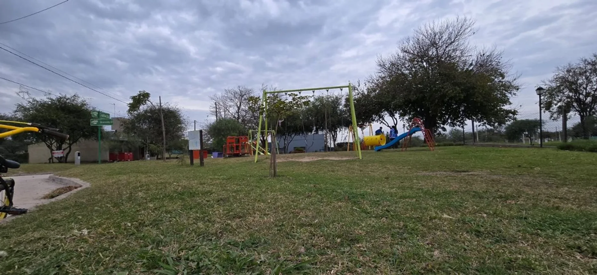 HERMOSO LOTE EN VENTA EN TEJAS CUATRO 477M2 SEGURIDAD 24HS 