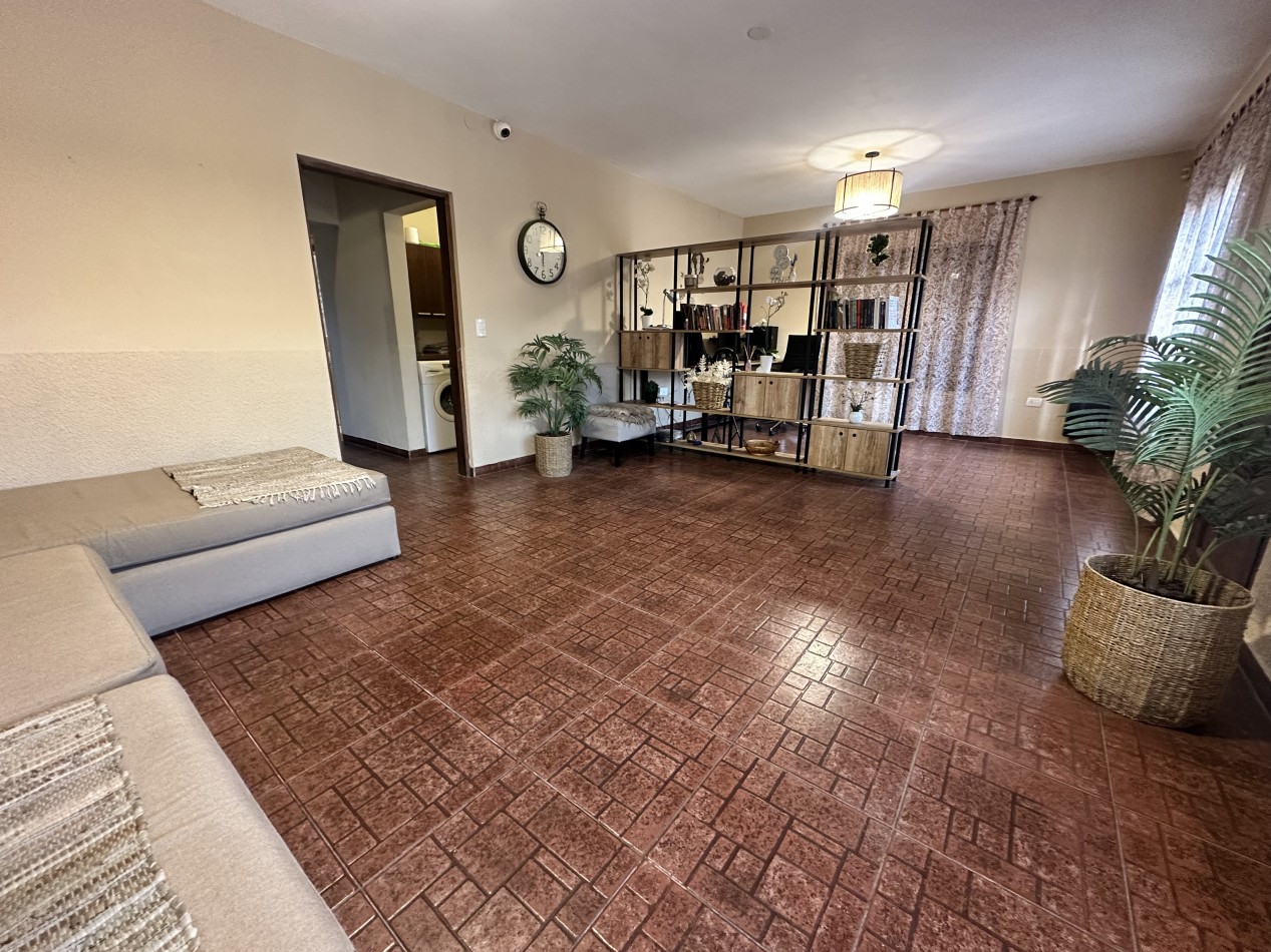 Casa en venta en Alto Alberdi - 3 dormitorios, patio con pileta y cochera doble