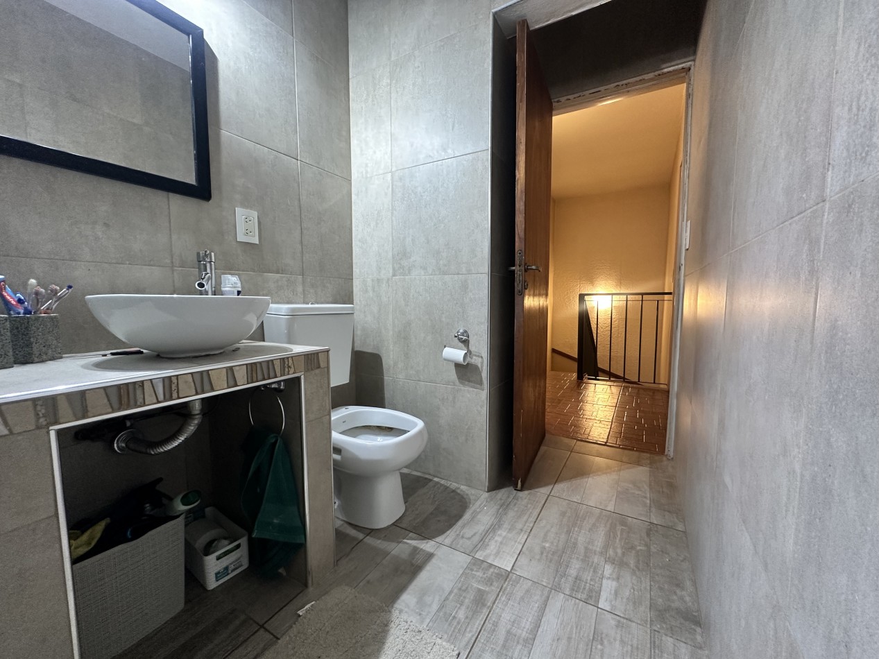 Casa en venta en Alto Alberdi - 3 dormitorios, patio con pileta y cochera doble