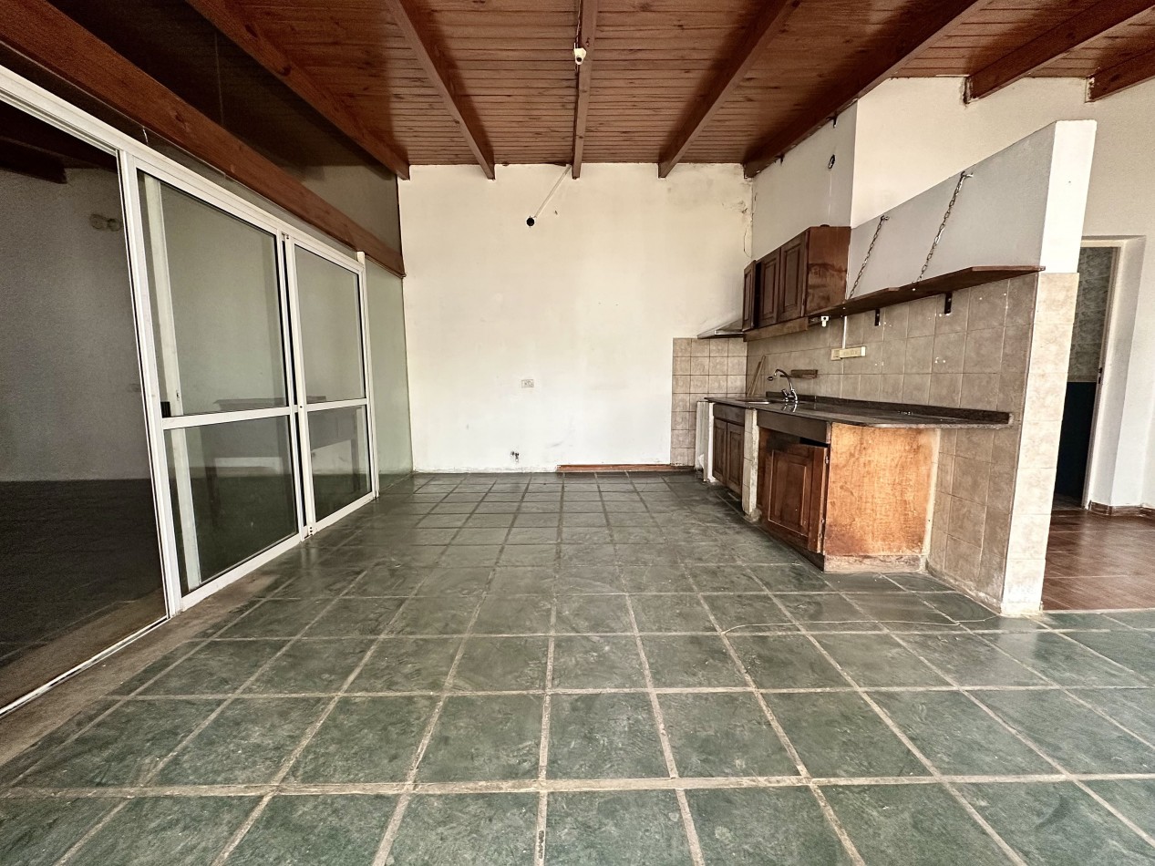 CASA EN VENTA BARRIO SAN IGNACIO 3 DORMITORIOS 2 BAÑOS OFICINA PRIVADA