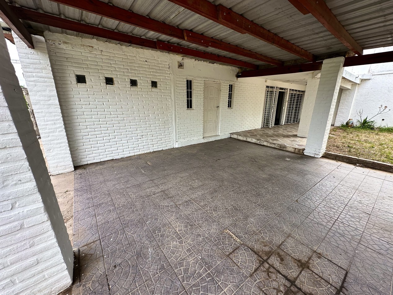 CASA EN VENTA BARRIO SAN IGNACIO 3 DORMITORIOS 2 BAÑOS OFICINA PRIVADA