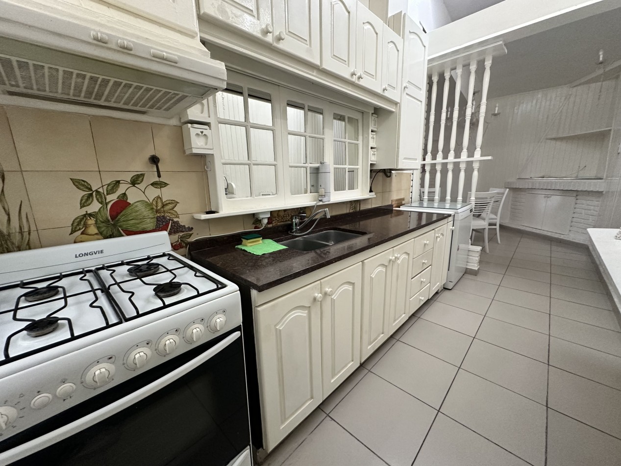 CASA EN VENTA VILLA BELGRANO IDEAL OFICINAS O CONSULTORIOS 2 DORMITORIOS SALA DE REUNION 200M2