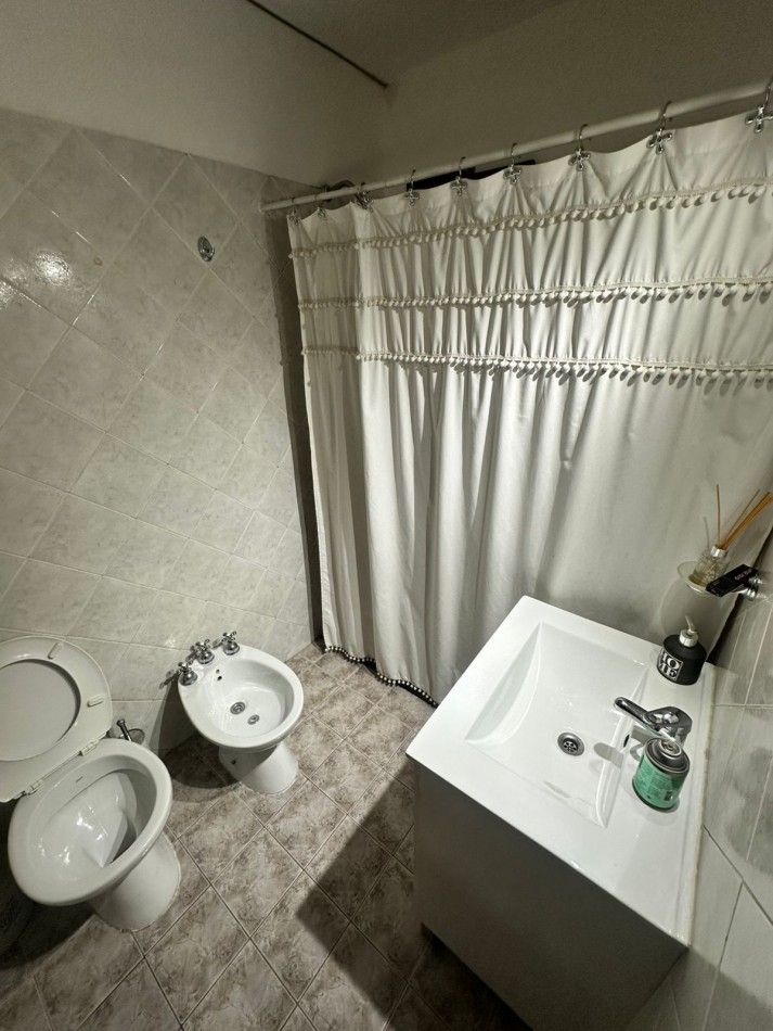 Casa en venta en Alto Alberdi - 3 dormitorios, patio con pileta y cochera doble