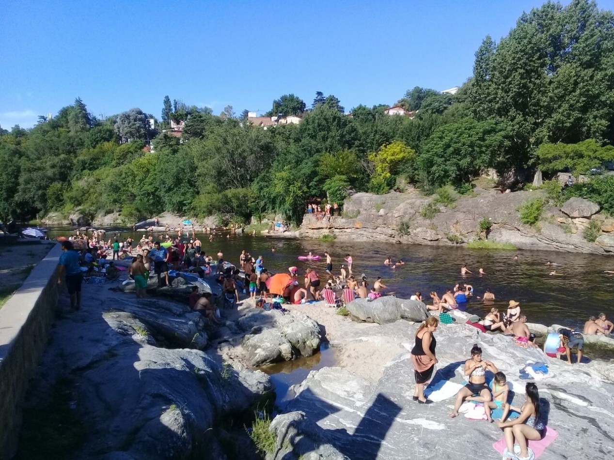 Lote en venta en Villa del Lago - Villa Carlos Paz - 700 m² con vista