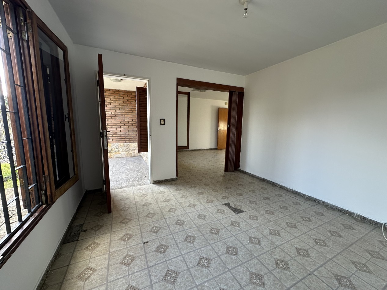 Oportunidad Casa en venta 3 dormitorios con pileta y quincho - Barrio Matienzo