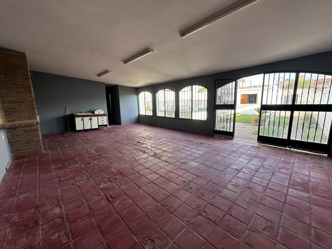 Oportunidad Casa en venta 3 dormitorios con pileta y quincho - Barrio Matienzo