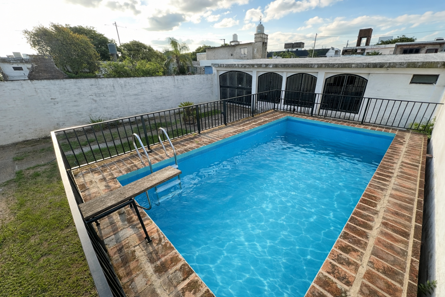 Oportunidad Casa en venta 3 dormitorios con pileta y quincho - Barrio Matienzo