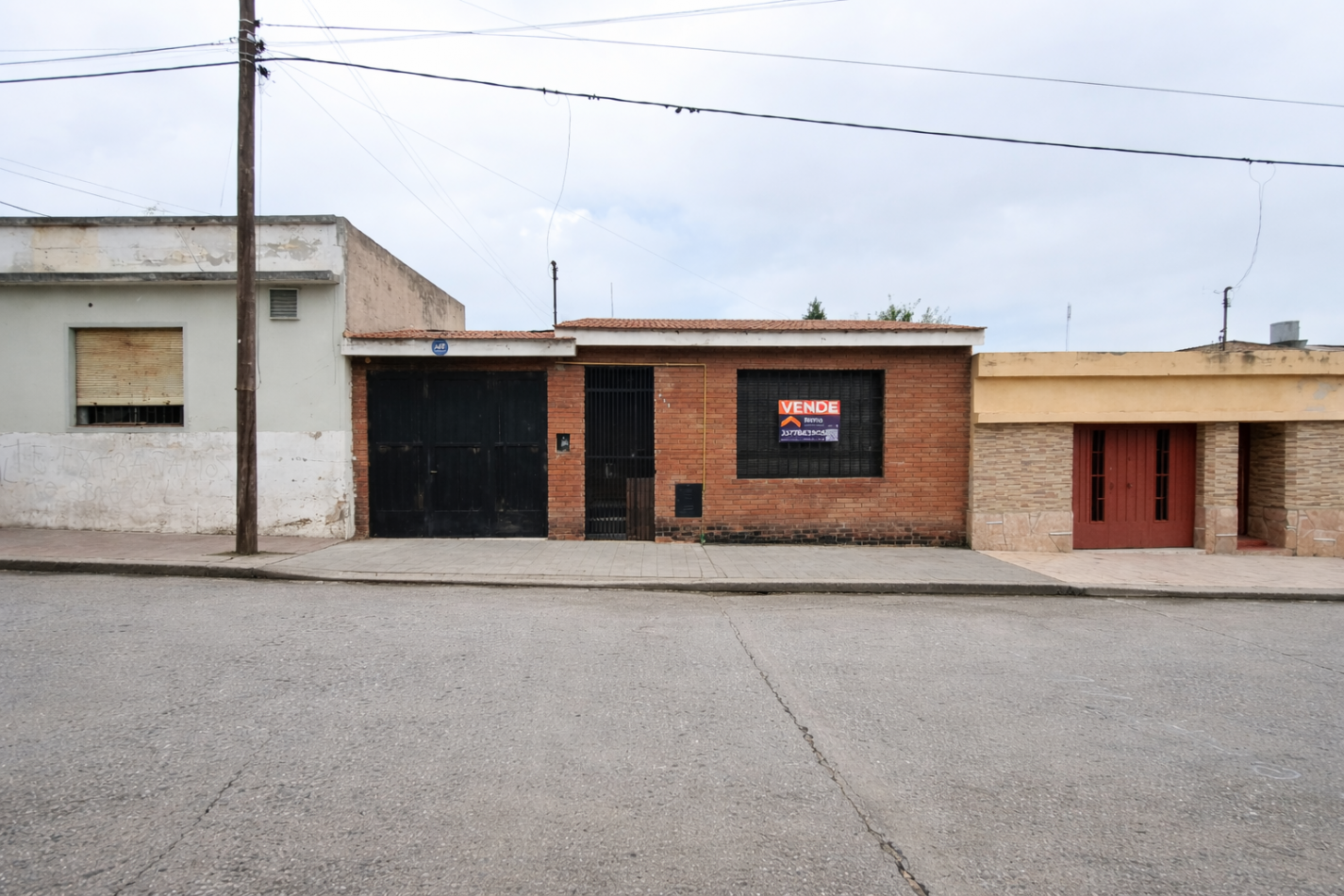 Casa en venta 3 dormitorios con patio y asador - B° Caceres - A metros de Guemes