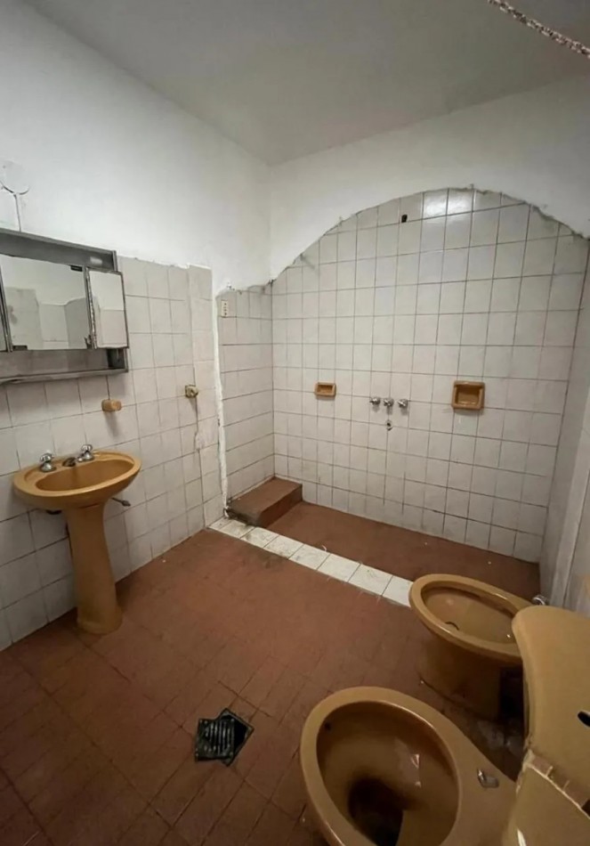 Casa en venta 3 dormitorios con patio y asador - B° Caceres - A metros de Guemes