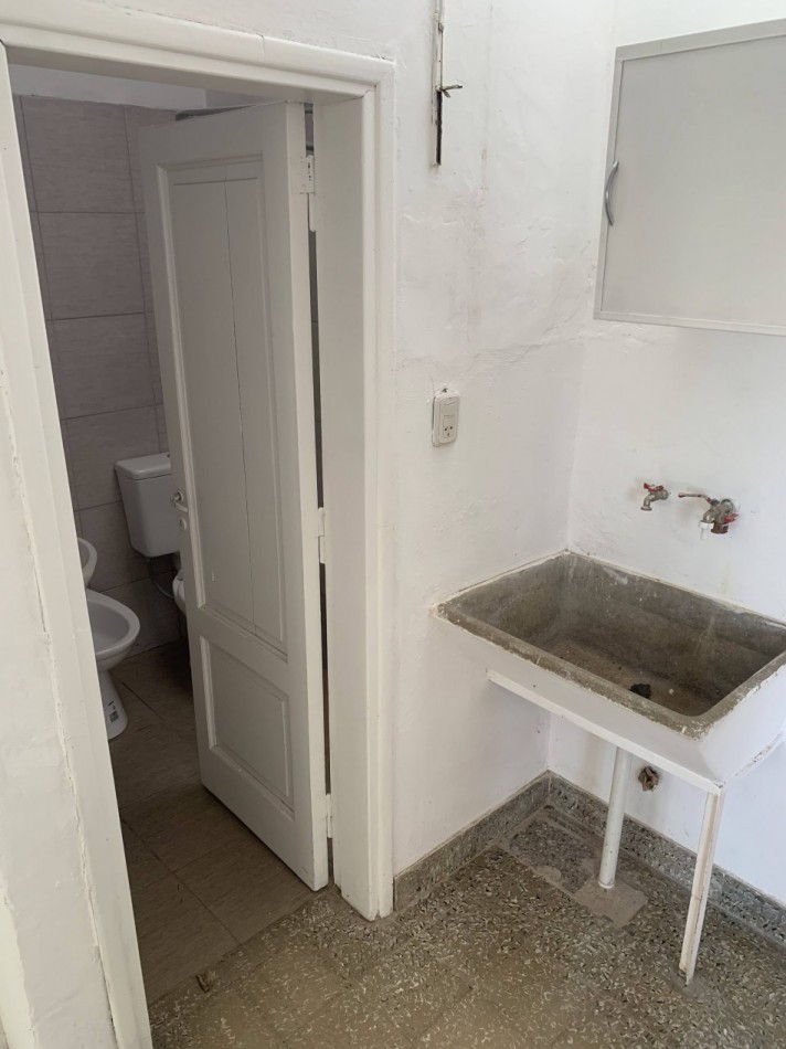 CASA 2 DORM - COCHERA - PATIO + LOCAL COMERCIAL - VENTA - EXCELENTE UBICACION