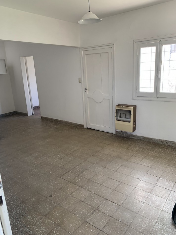 CASA 2 DORM - COCHERA - PATIO + LOCAL COMERCIAL - VENTA - EXCELENTE UBICACION