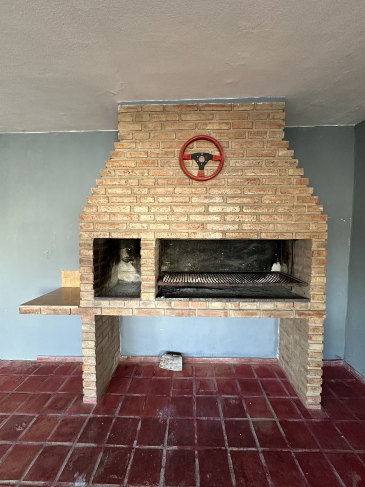 Oportunidad Casa en venta 3 dormitorios con pileta y quincho - Barrio Matienzo