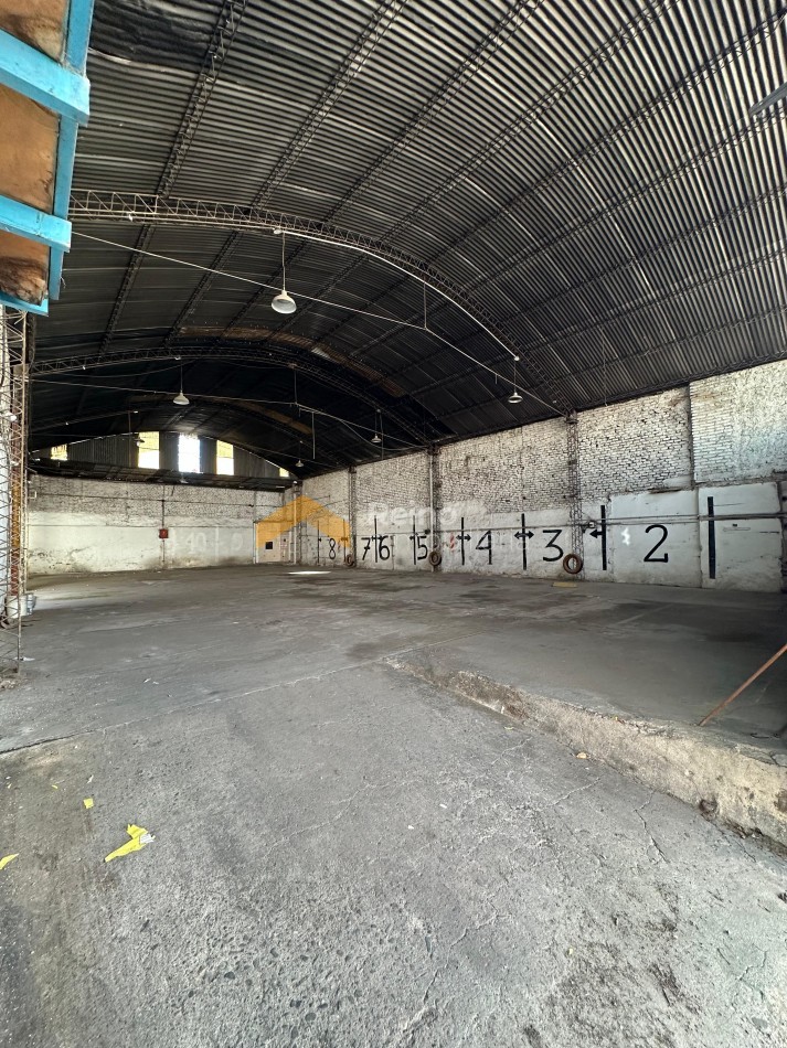 OPORTUNIDAD LOTE / GALPON EN VENTA B° ALBERDI - COCHERA O DESARROLLO INMOBILIARIO