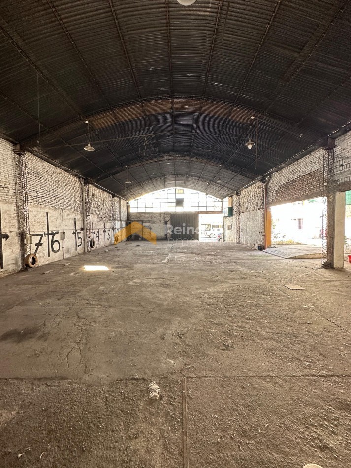OPORTUNIDAD LOTE / GALPON EN VENTA B° ALBERDI - COCHERA O DESARROLLO INMOBILIARIO