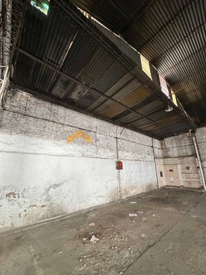 OPORTUNIDAD LOTE / GALPON EN VENTA B° ALBERDI - COCHERA O DESARROLLO INMOBILIARIO