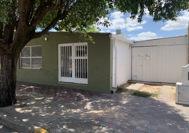 CASA 2 DORM - COCHERA - PATIO + LOCAL COMERCIAL - VENTA - EXCELENTE UBICACION